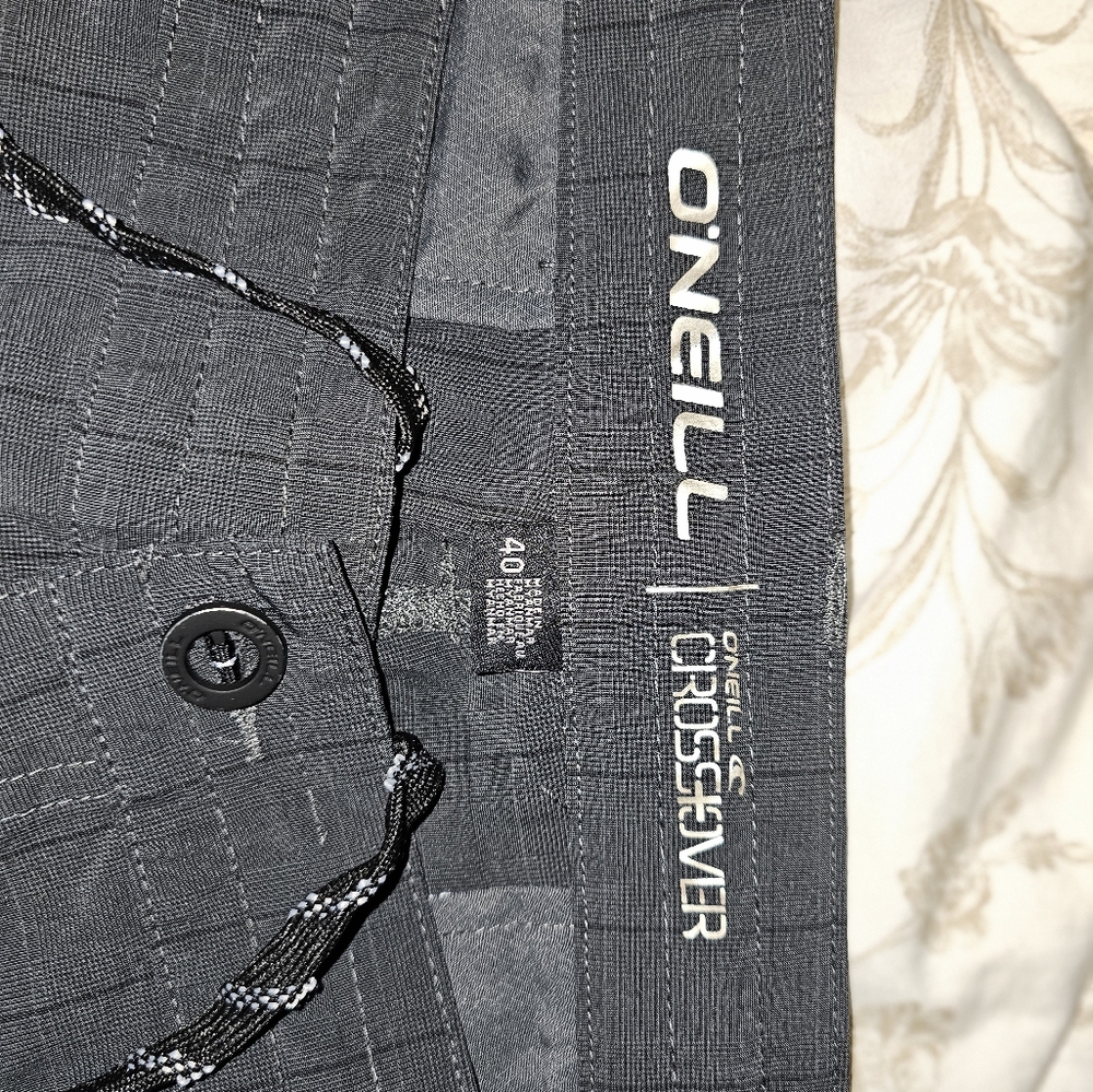 Mens size 40 O'Neil crossover board shorts